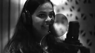 DIVYA VINEETH - UYARNNU PARANNU | Vineeth Sreenivasan | Official Music Video
