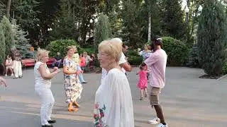 А ты красивая смелая Танцы в парке Горького Харьков Июль 2021