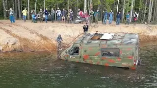 Лютая маршрутка против настоящих вездеходов!