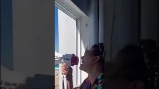 narcisa chamando lana del rey da sacada de seu prédio em copacabana