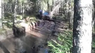 Ниссан Патрол 160 раскопали дорогу..
