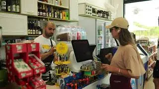 חנות הנוחות ROY SWEETS במתחם פיאנו עיר ימים
