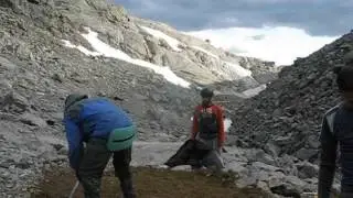 Строительство мест под палатки на морене