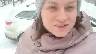 наконец то выбрались на улицу/ прогулка возле  дома/ расчищаем наш сугроб/
