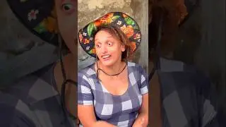 A professora tenta dar a aula, porém os alunos são muito aleatórios. 🤣😂.