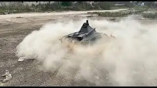 Танковый разворот, туман песка
