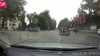 Toyota Mark 2  чуть не спровоцировав ДТП