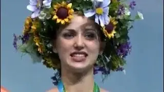 Gymnast starts singing the wrong anthem