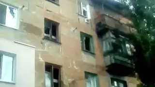 02 08 2016  ЛНР  Последствия обстрела в Стаханове  ул  О  Кошевого. Видео Анны Губарь.