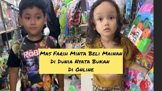 Tau Ayahnya Gajian Langsung Pada Minta Beli Mainan Jadi Malam Malam Langsung Ke Toko Mainan