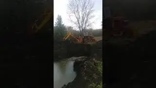 юмз копает озеро