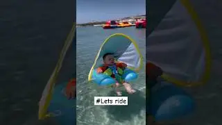 Learn swimming from the little boy 