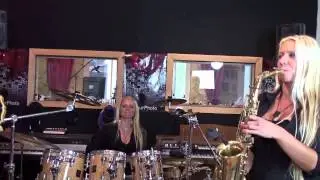 Magdalena & Threestyle in Auratone studio 