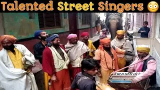 देखिये कैसे हुनर सड़कों पर तमाशा कर रहा है और क़िस्मत महलों में राज | Talented Street Singers | Vlog
