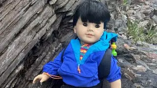 Unboxing older American girl outfits!