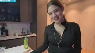 УФФ АКУЛИЧ ПОКАЗАЛА ГРУДЬ
