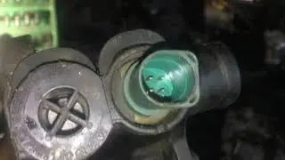 НЕ ГРЕЕТ ПЕЧКА. замемена ТЕРМОСТАТА. УСТРАНЯЕМ ТЕЧЬ АНТИФРИЗА  GOLF 4