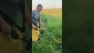 Триммер DeWALT DCM571N FlexVolt 54V в работе показал себя отлично