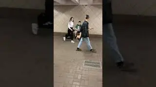 Аккордеон  - парень Бог -Стация метро В Киеве