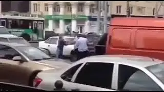 Драка ГАИшника и водителей в Воронеже