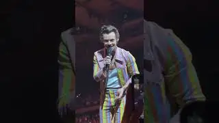 Harry styles Talking to fan ( When it's wedding)