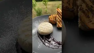 Рецепт камамбера на гриле со смородиновым соусом в описании🤤
