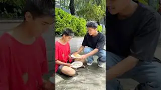 भिखारी को ही बेवकूफ बना दिया 🤣🤣 | Aayush & Abhay #comedy #memes #realfools #viral