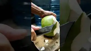 slicing green coconut#asmr #peelingcoconut #cuttingcoconut #coconut #slicingcoconut #asmr