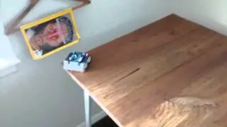 Ardiuno robot tries to stay on the table