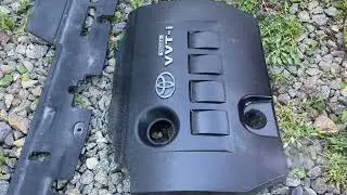 Мою двигатель на Toyota Corolla химией Chemical Russian Motor Cleaner.