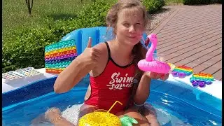 КУПАЮСЬ В БАССЕЙНЕ С ПОП ИТАМИ И С СИМПЛ ДИМПЛАМИ