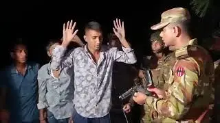 সেনাবাহিনীর কাছে হাতেনাতে ধরা পড়লো ডাকাতদল