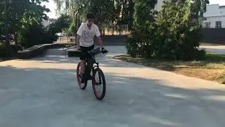 Чуть не порвал гидролинию тормоза.