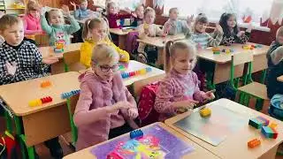 Пісня-гра «Пальчик тук, тук, тук!»