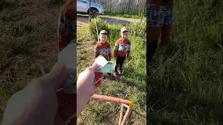 Кто забьет гол получит 200 ₽ #тимошаилеша #близнецы #челлендж