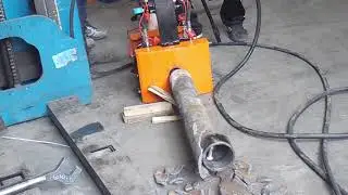 Разрушение 110 чугунной трубы. Установка АТОМ НМ 471 в работе. The destruction of cast-iron pipe