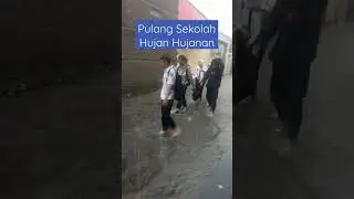 Pulang Sekolah Hujan Hujanan