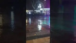 В Ялте сильные дожди. Затоплен переход на Спартаке