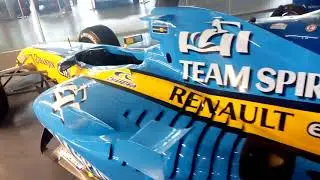 Renault R25 formula 1 car up close