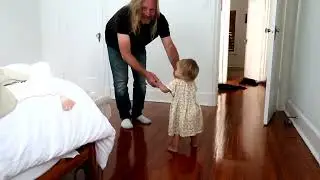 Luana's first steps caught on camera!