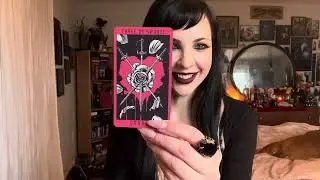 Crimson Kisses: Unboxing The Lost Hollow Tarot