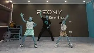 Walk on da street remix tik tok dance