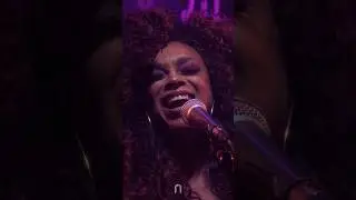 Saiu! O novo Sonastério ilumina com a diva do funk soul nacional @oficialpaulalima ✨🎶