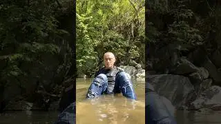 Wetlook skinny ripped jeans