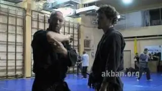 How to do Oni kudaki, shoulder keylock, in sparring - Ninjutsu technique for Akban-wiki