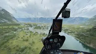 Жуки атакуют вертолет на Горном Алтае.
