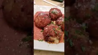Mac and Cheese Ball From Cheesecake Factory 芝士蛋糕工厂的通心粉奶酪球