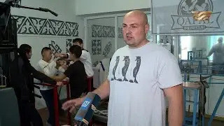 Жетісу облысындағы Қапал ауылында спортшы тегін армрестлинг үйірмесін ашты