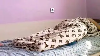 Школьницы утром.