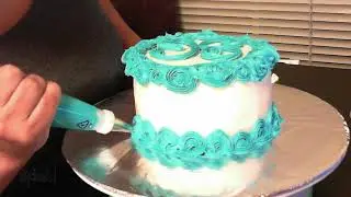 Decorating SG Cake